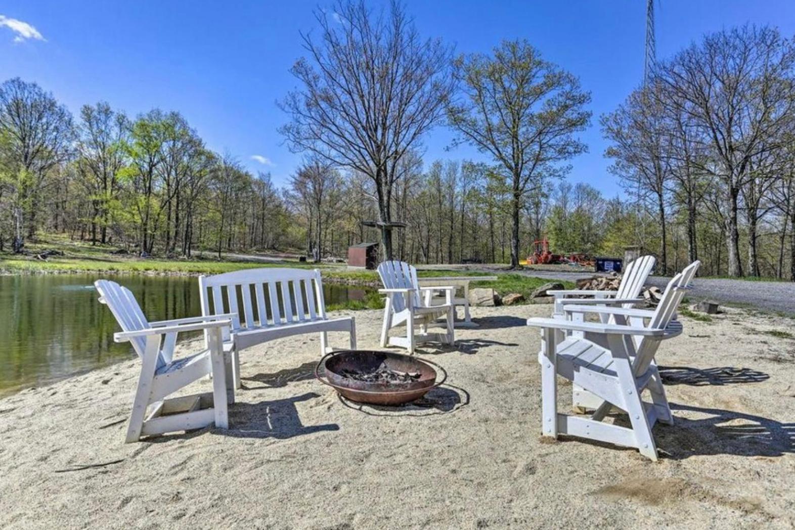 Lakeside Breeze Holiday home