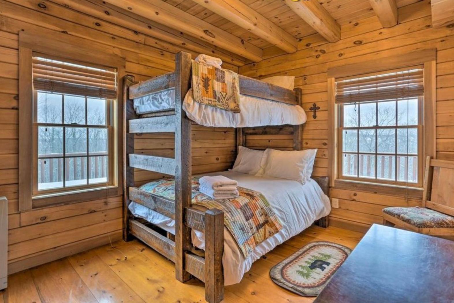 Lakeside Breeze Holiday home