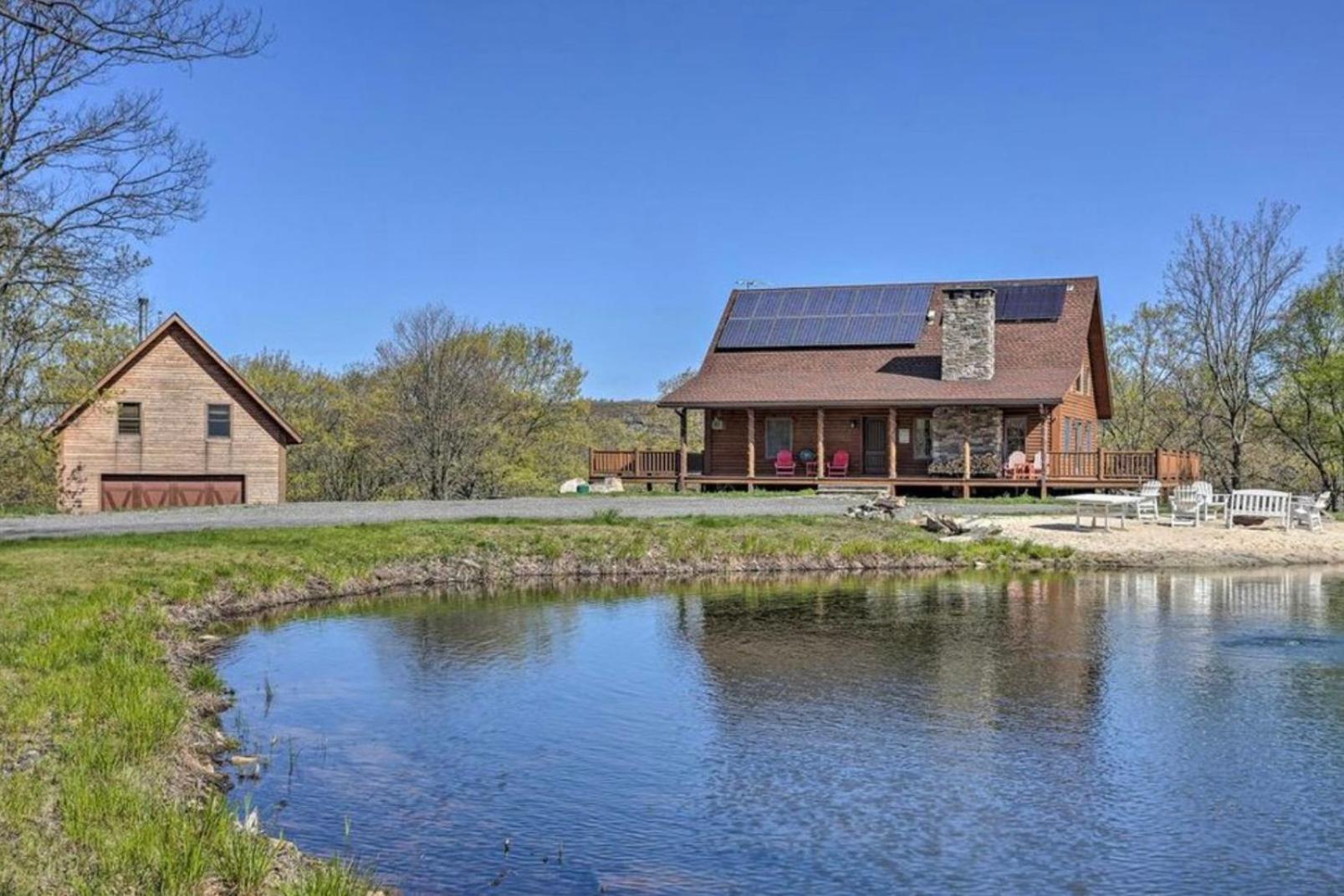 Lakeside Breeze Holiday home *